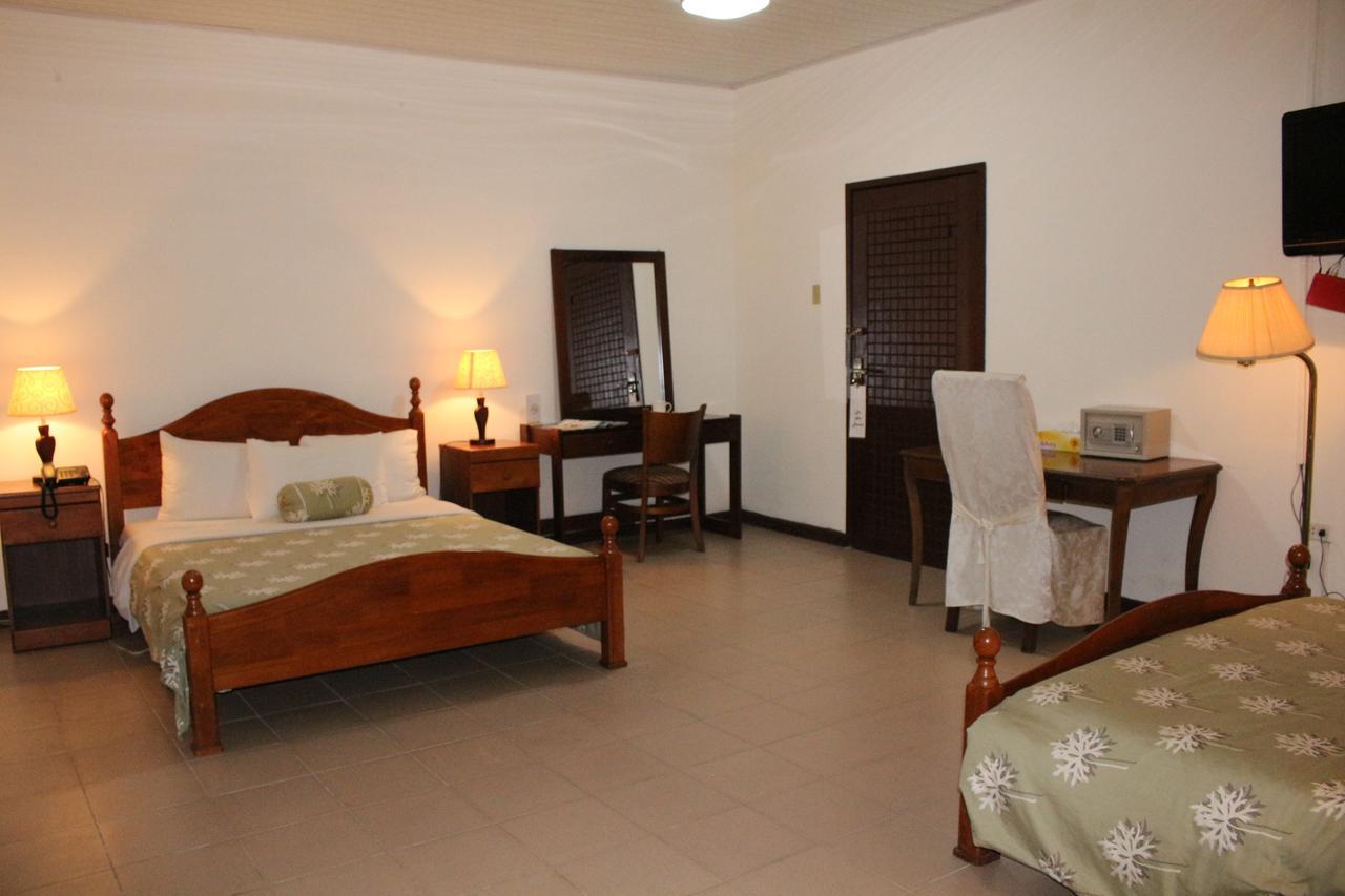 מונרוביה Embassy Suites Hotel מראה חיצוני תמונה