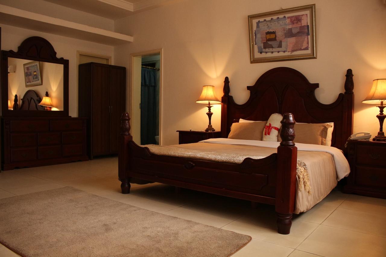 מונרוביה Embassy Suites Hotel מראה חיצוני תמונה